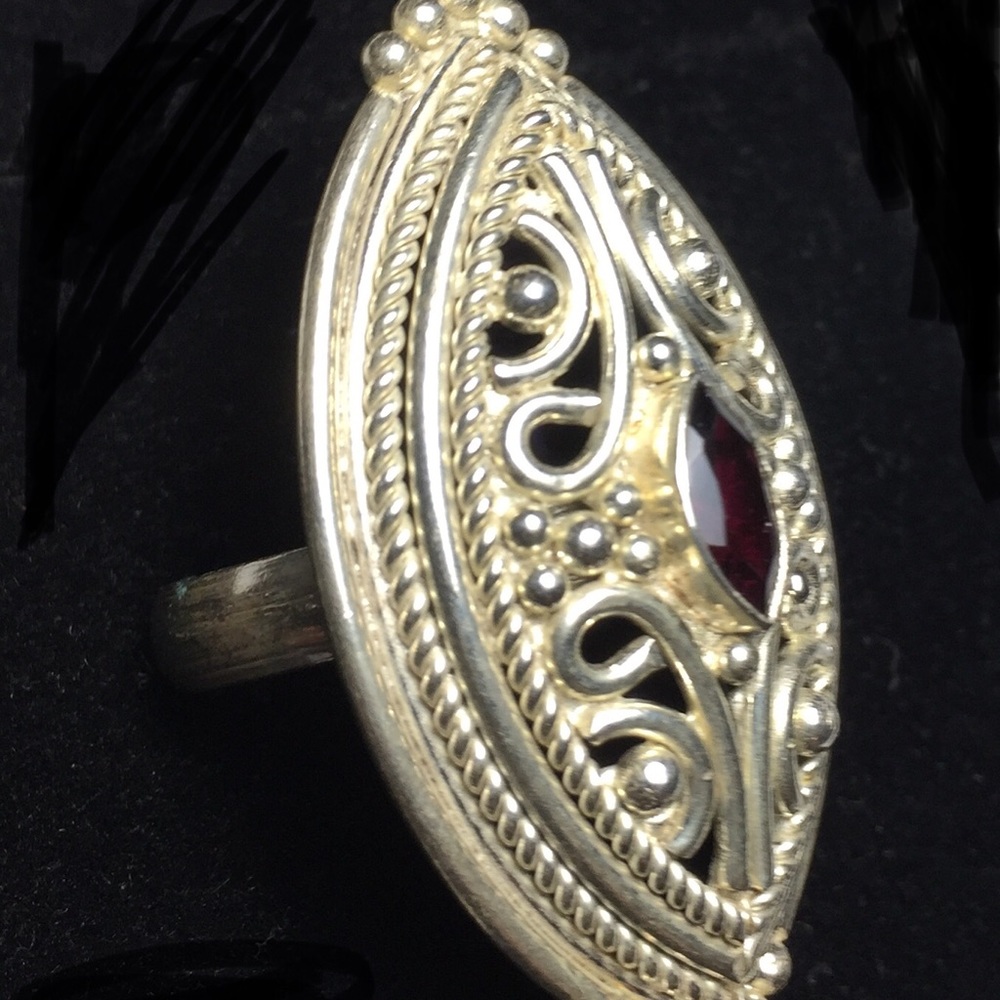 Garnet & Silver Ring - Picture 3 of 6